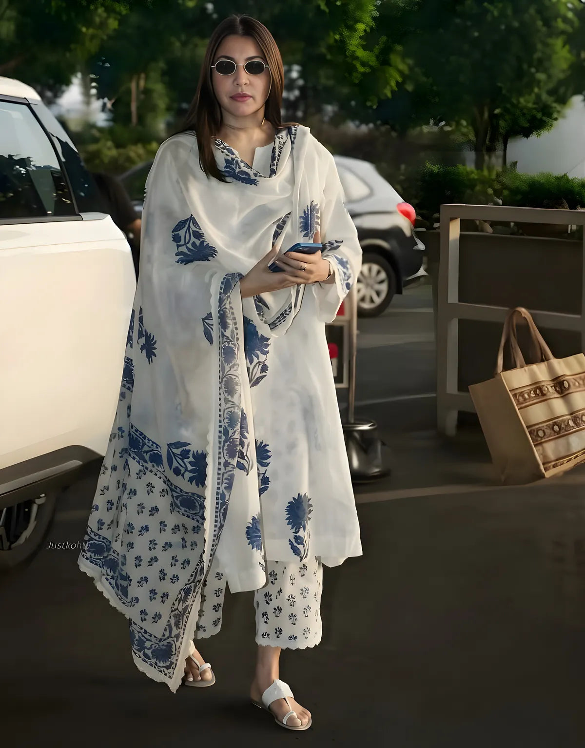 Anushkas White print Cotton kurta Set